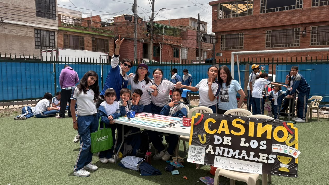 reunion de estudiantes con la profesora martha y el profesor miyer
